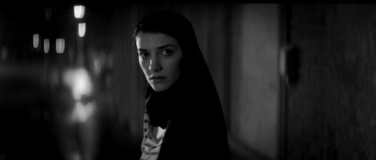  Ana Lily Amirpour's Iranian vampire movie "A Girl Walks Home Alone at Night"